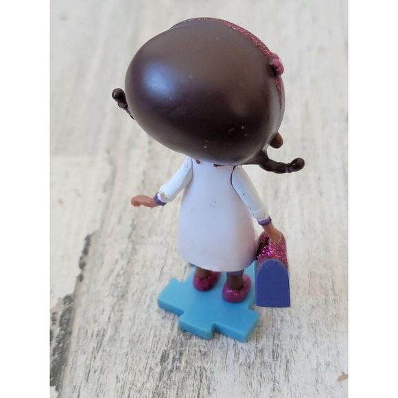 Dr McStuffins Disney puzzle piece toy figure glitter - Picture 3 of 5